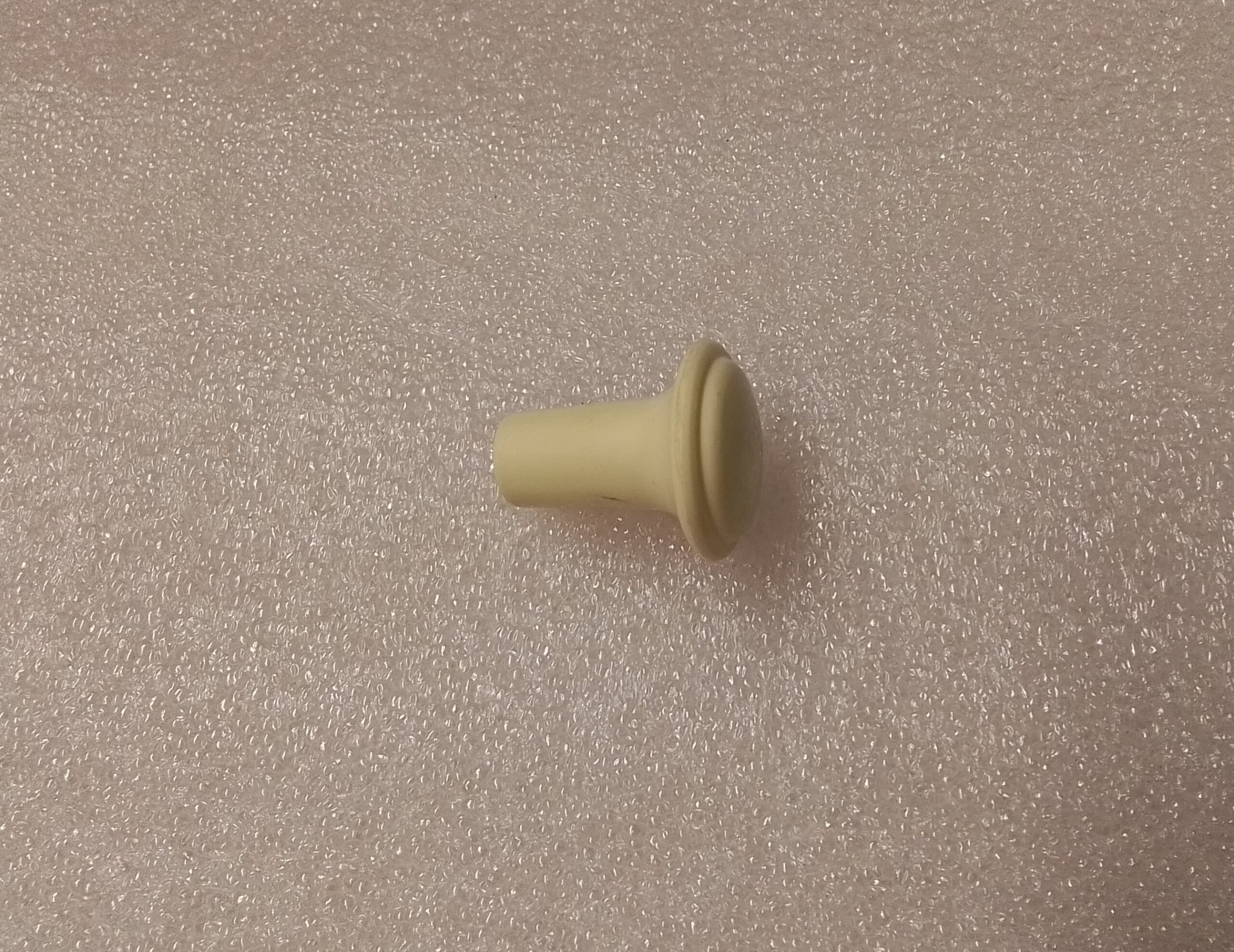 Chokezugknopf elfenbeinfärbig, M6