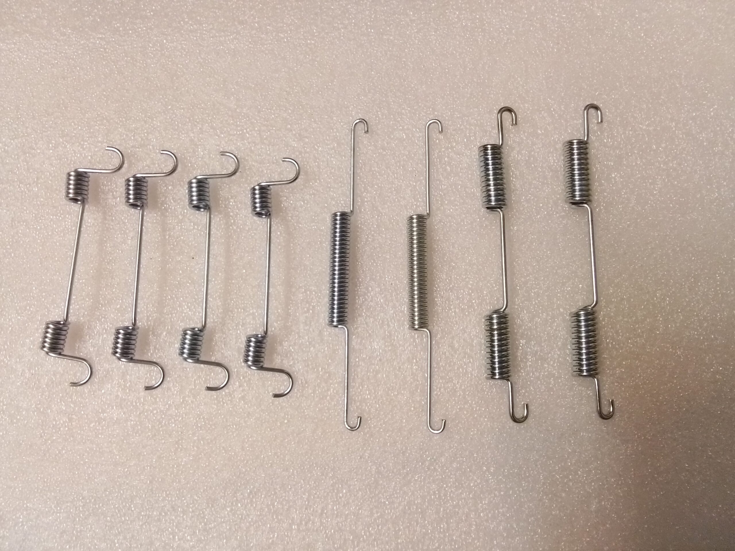 Satz Bremsfedern – Puch 500 / 650 / 700 Combi